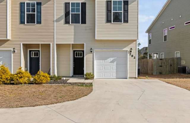 Wonderful 3 Bedroom 2.5 bath townhome is close to beaches, bases and shopping! photos photos