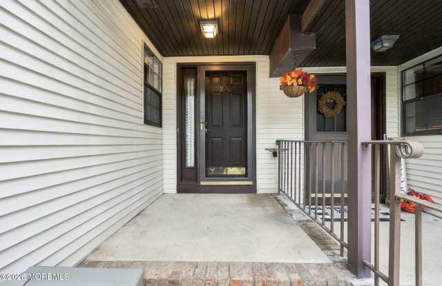 276 Longwood Drive Gallery 2