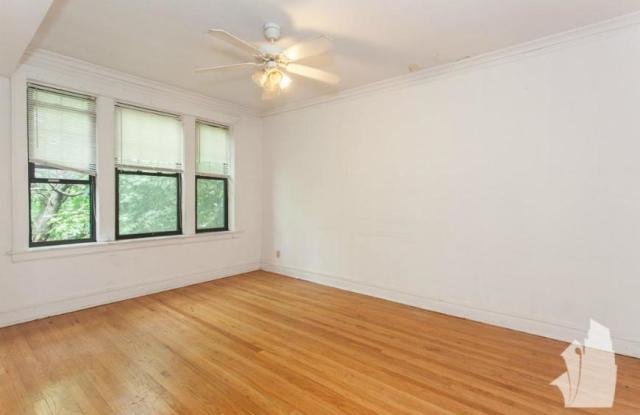 1953 West Winnemac Avenue Gallery 1