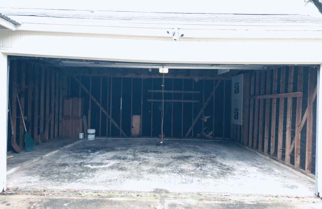 10323 Rocky Hollow Road Gallery 2