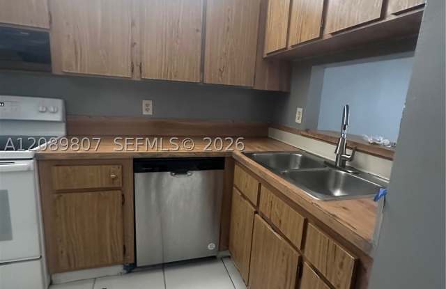 821 Twin Lakes Dr Gallery 3