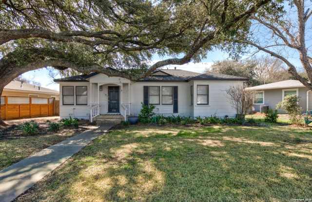 356 LARCHMONT DR Gallery 1