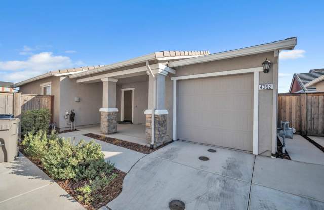 4392 Silver Cedar Ln photos photos