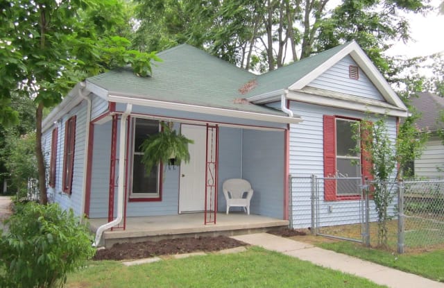 819 W Kirkwood Avenue - 819 West Kirkwood Avenue, Bloomington, IN 47404