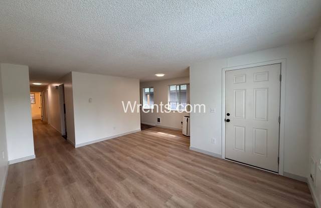 Charming Duplex Living – 3BR/2BA + Bonus Room & Garage Gallery 3