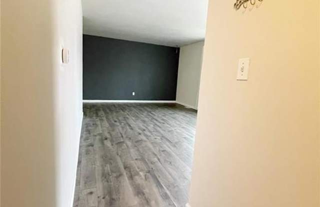 712 JUNIPER Drive Gallery 3