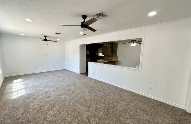 Valley Mills - Quiet Street 3/1 with detached 2 car garage Gallery 3