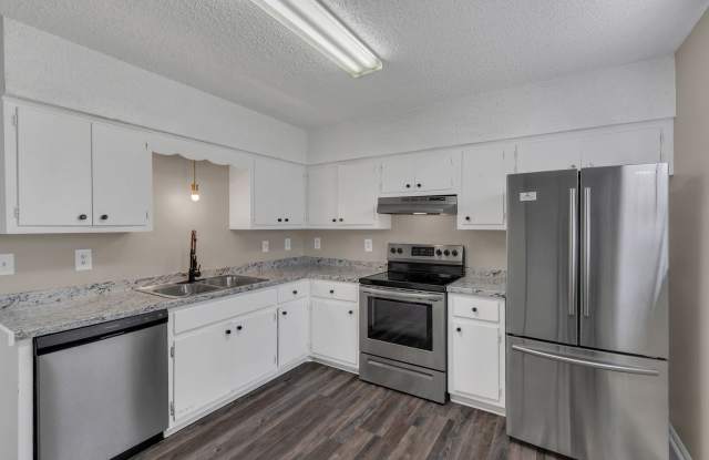AVAILABLE August 10th. 2 BD 1 1/2 BATH. CLOSE TO EAST NASHVILLE AND DOWNTOWN. $1675 RENT. Dogs Allowed. photos photos