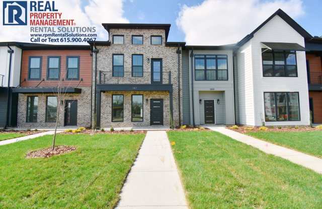 Amazing 3 Bedroom Townhome in the heart of Murfreesboro! Neighborhood pool; Internet Included! photos photos