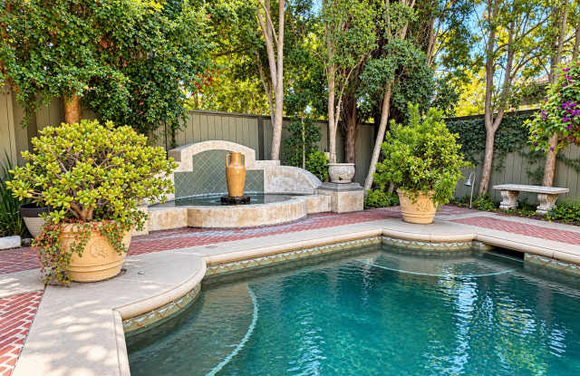 English-Tudor 3brm, 2 1/2 bath front residence  AND, detached 1brm unit with, pool & spa Gallery 4