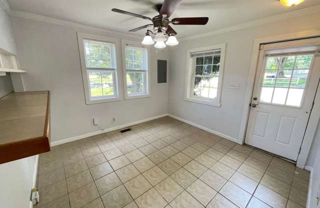 Nice 3br house w/ parking, central AC - walking distance to UNC! Gallery 3