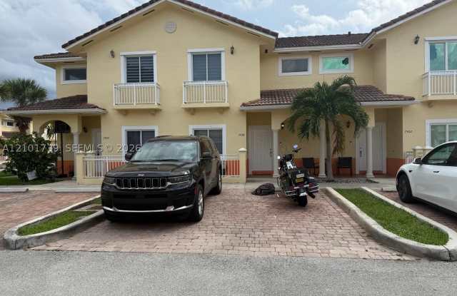 7458 NW 179th Ter Gallery 1