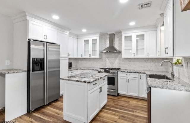 371 Van Dyke Ave photos photos