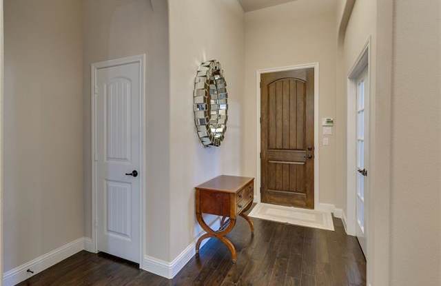 5221 Sutton Circle Gallery 4