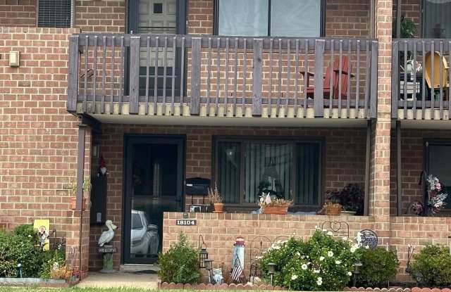 18204-00 DELAIRE LANDING Road unit: 204 - 18204 Delaire Landing Road, Philadelphia, PA 19114
