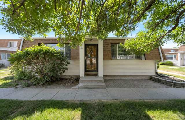 Secure Meadowbrook Village Condo w 1 car garage Gallery 3