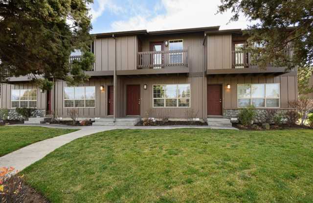 Conveniently Located 2 Bed/2.5 Bath Townhome with Garage - Near St. Charles photos photos