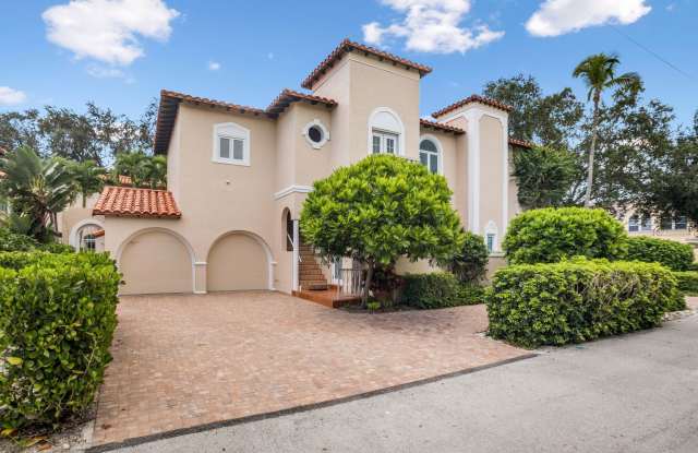 ** OLDE NAPLES ** 3 BED + DEN / 3 BATH - GARAGE - WALK TO BEACH  DOWNTOWN - SHORT TERM RENTAL photos photos
