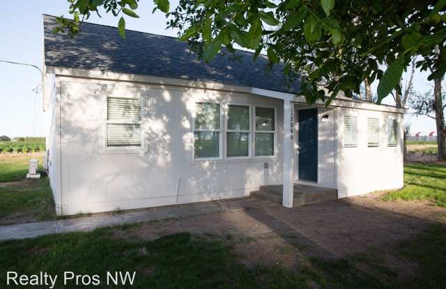 12048 Road 3.9 NE - 12048 Road 3.9 NE, Cascade Valley, WA 98837