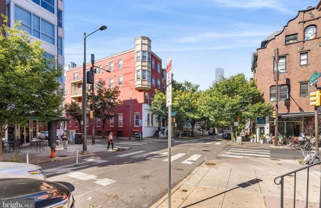 1029-33 SPRUCE Street unit: 200 photos photos