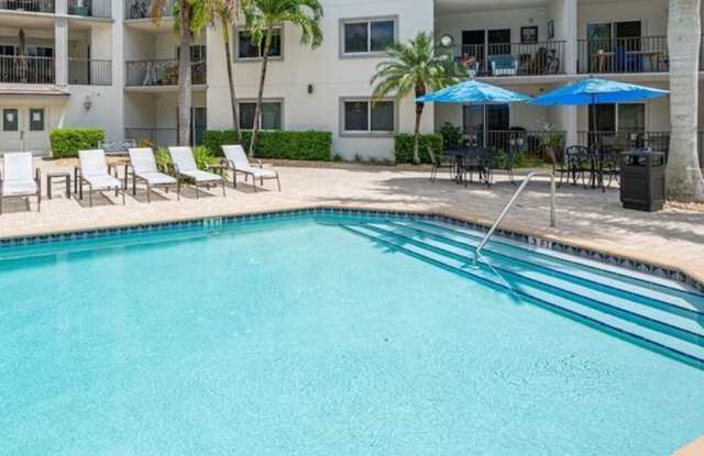 ** SPACIOUS 2BR\2 BA UNFURNISHED CONDO IN PRIME CENTRAL NAPLES LOCATION - CLOSE TO BEACH -- 1ST FLOOR UNIT ** photos photos