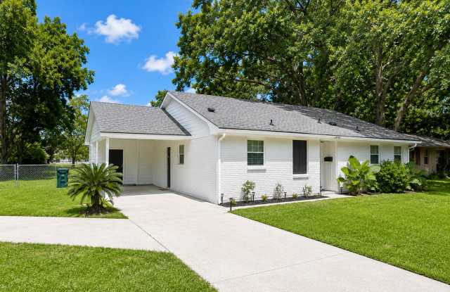 3 Bedroom Home In Broadmoor photos photos