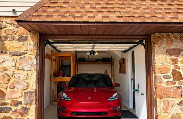 9109 DIPLOMAT Place Gallery 2