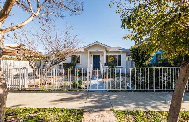 3 Bedroom Home with Outdoor Space in Frogtown! photos photos