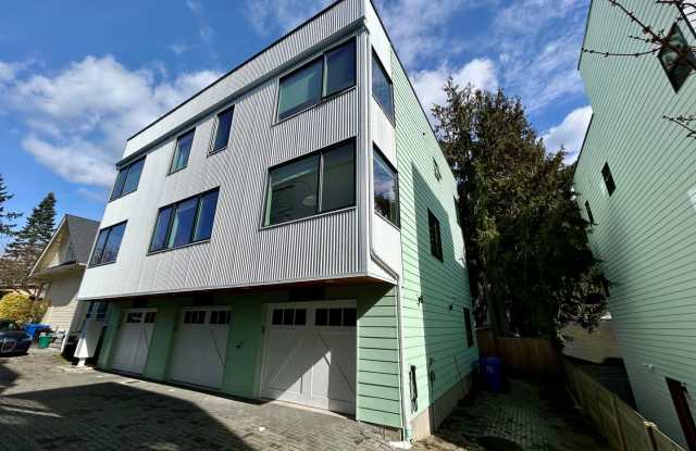 Spacious Ballard Townhome- 2 Bedrooms with Parking photos photos
