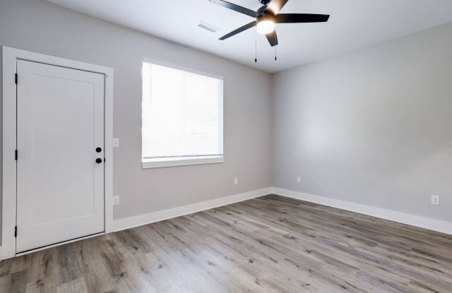 Anna Duplex- 3 Bedroom! Gallery 3