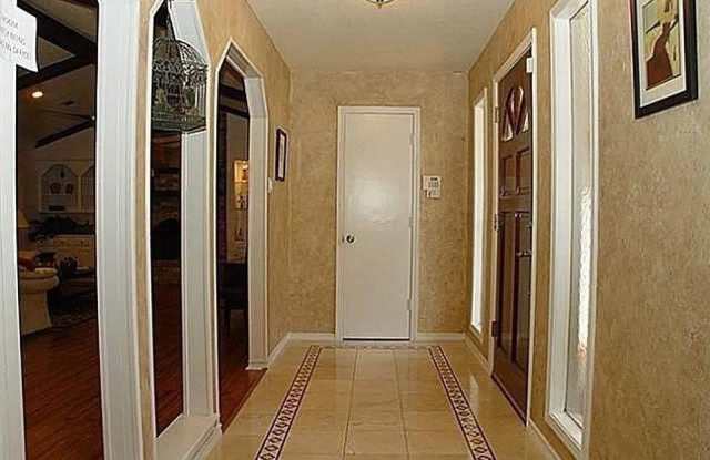 16105 Longvista Drive Gallery 4