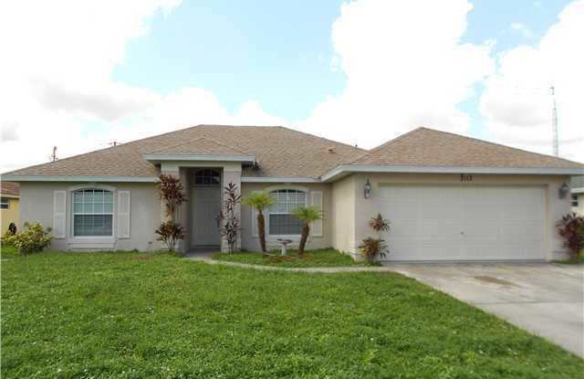 3/2/2 with home with 1412 living sqft is centrally located photos photos