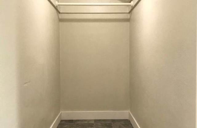 Fifth Avenue Gallery 4