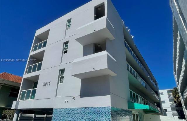 2011 Bay Dr photos photos