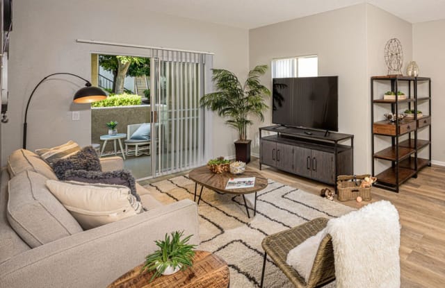 El Paseo Apartment Homes Gallery 2