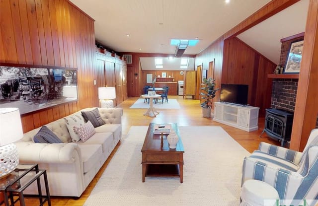 217 E Charlton Street - 217 East Charlton Street, Savannah, GA 31401