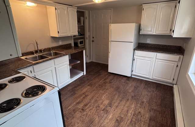 112 East Brown Street - 112 East Brown Street, Nicholasville, KY 40356