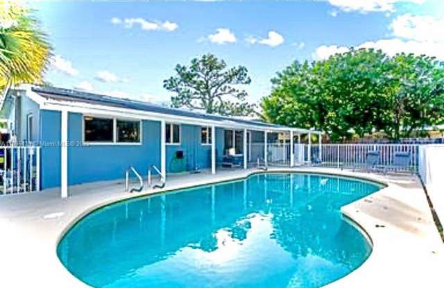 2233 SE 13th Street 2233, Pompano Beach, FL 33062 photos photos