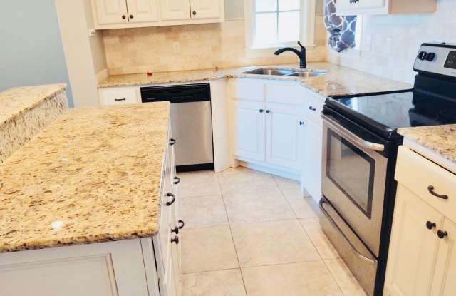 3 BED 2 BATH on Corner Lot in Sawgrass Park Gallery 3