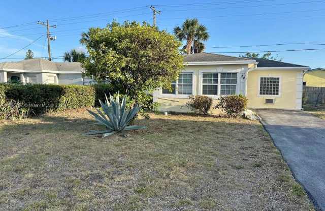 221 W 27th St - 221 West 27th Street, Riviera Beach, FL 33404