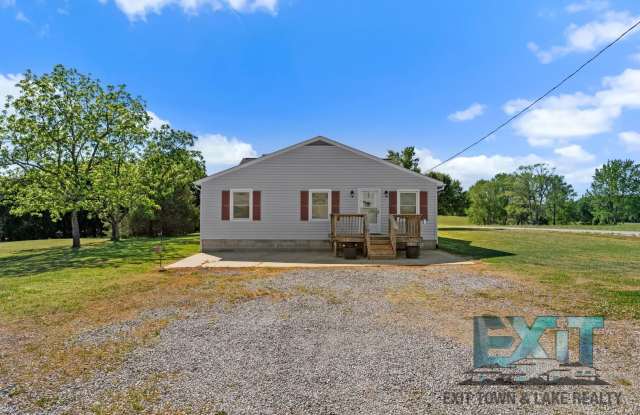 Country Feel, Modern Updates – 3BR Home on Quiet Road Just Outside of South Hill photos photos