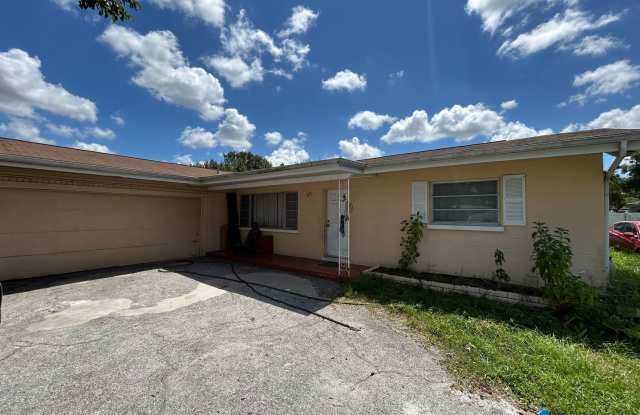 Charming 3-Bedroom, 2-Bath Home in Desirable Sarasota Location photos photos