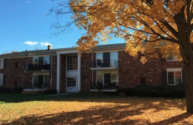 468 Fox Hills Dr S Apt 6 - 468 Fox Hills Drive South, Oakland County, MI 48304