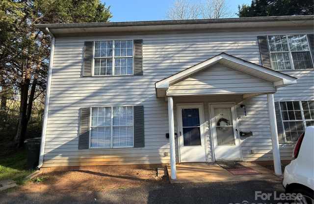 628 7th Avenue SW - 628 7th Avenue Southwest, Hickory, NC 28602