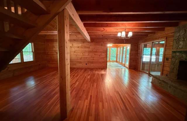 2405 Mountain Road Gallery 4