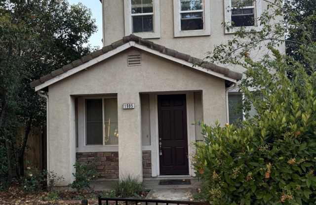 1985 Linden Rd - Holiday Special - $500 off 1st Month - 1985 Linden Road, West Sacramento, CA 95691