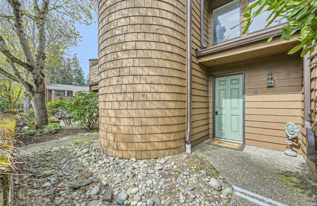 Totem Lake Spacious 2 Bedroom Vaulted Ceilings - 11510 Northeast 128th Street, Kirkland, WA 98034