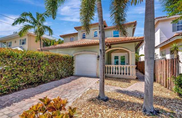 853 SW 11th Ct Gallery 2