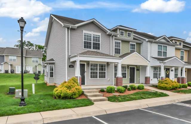2 Bedroom Condo in a well established community! Conveniently located near I24, Wilma Rudolph, Industrial Park, & More! photos photos