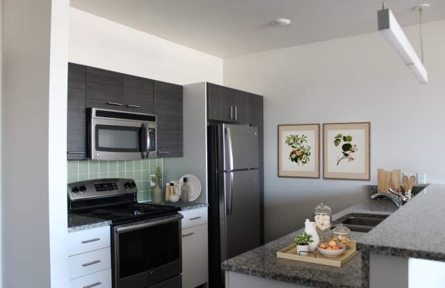 2500 Rimrock Gallery 3